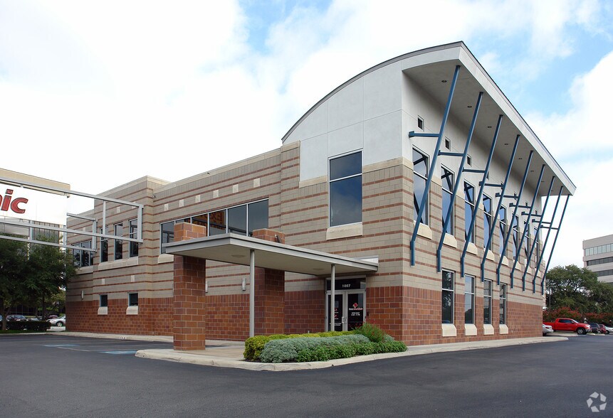 1007 NE Loop 410, San Antonio, TX à louer - Photo du bâtiment - Image 2 de 3