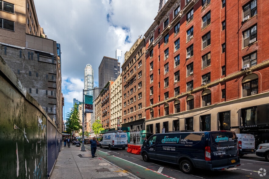 19 W 55th St, New York, NY for sale - Building Photo - Image 2 of 4