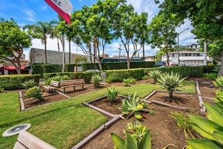 More details for 1111 N Crescent Heights Blvd, West Hollywood, CA - Retail for Sale