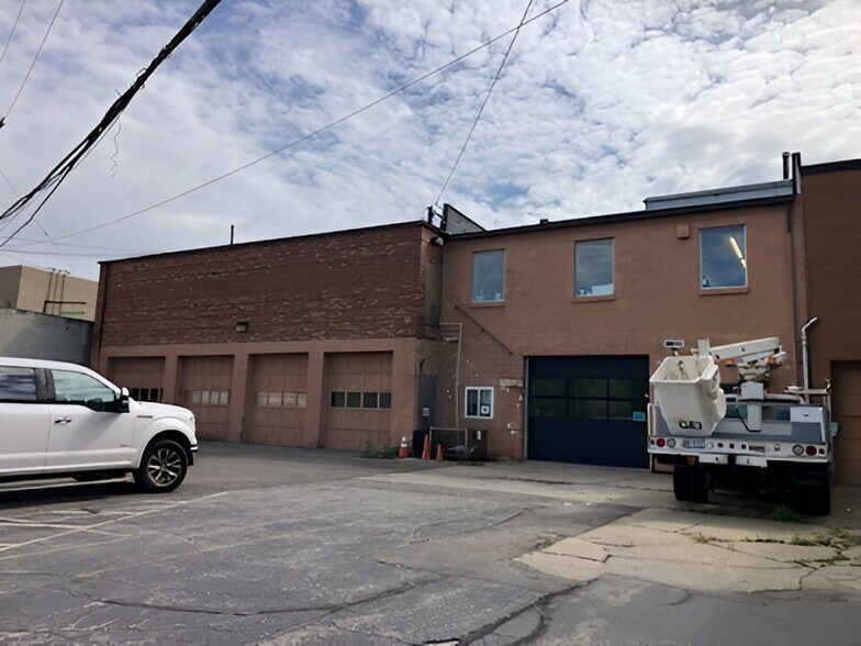 4557-4573 Washtenaw Ave, Ann Arbor, MI à vendre - Photo du bâtiment - Image 2 de 10