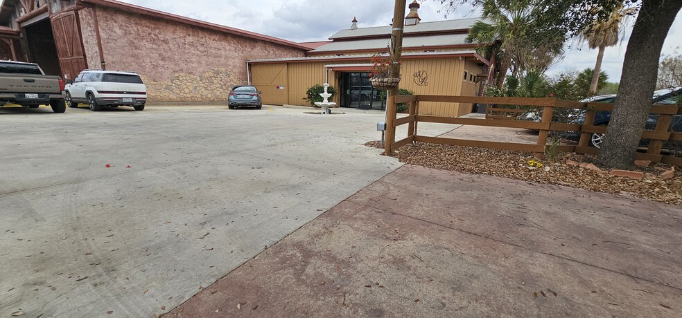 11734 Schriber Rd, Buda, TX à louer - Photo du bâtiment - Image 3 de 10