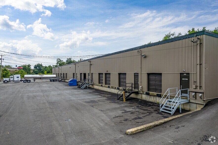 9000-9018 Rico Rd, Monroeville, PA à louer - Photo du bâtiment - Image 3 de 5