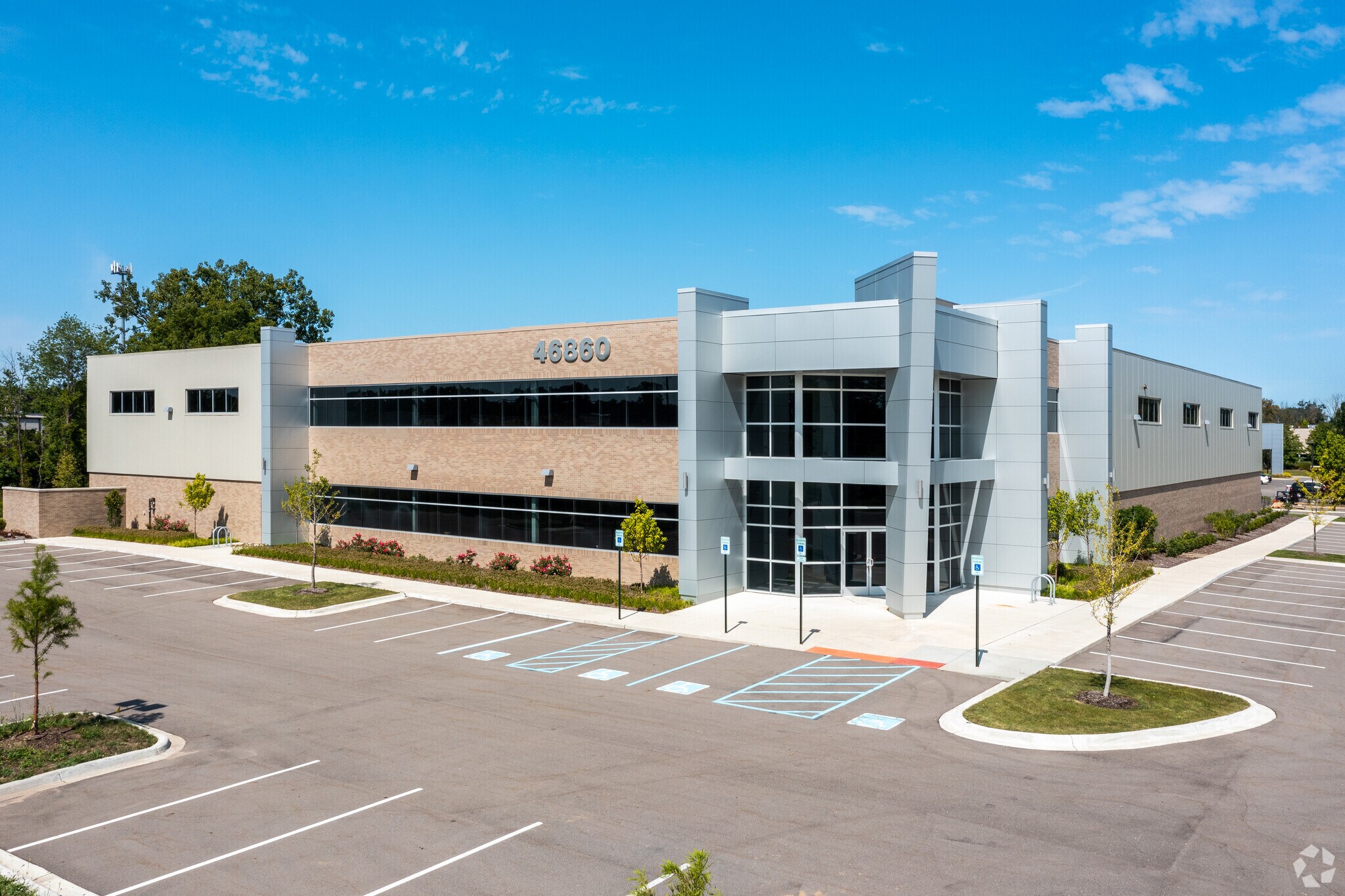 46860 West Rd, Novi, MI à louer Photo du bâtiment- Image 1 de 6