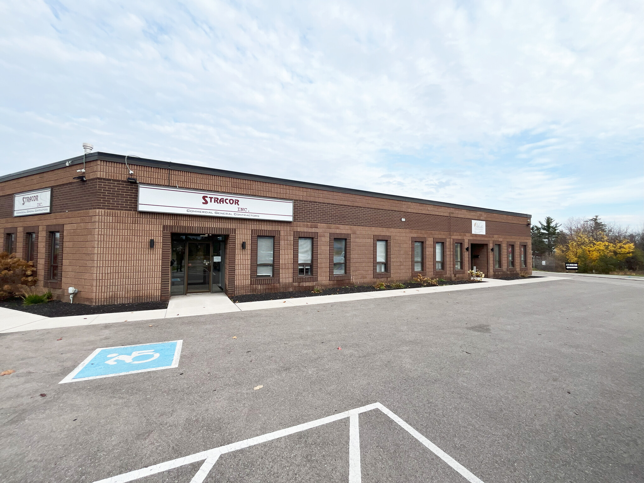 2170 Speers Rd, Oakville, ON for lease Building Photo- Image 1 of 22