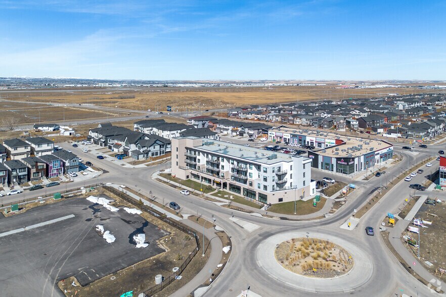 70 Saddlepeace Rd NE, Calgary, AB à louer - Aérien - Image 2 de 2