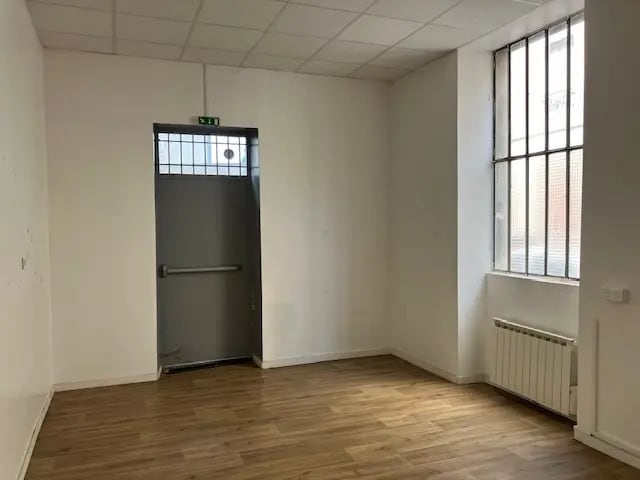 Retail in Oullins for lease Building Photo- Image 1 of 21