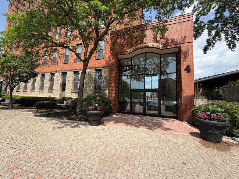 4 Commercial St, Rochester, NY à louer - Photo du bâtiment - Image 3 de 16