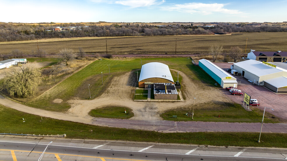 111 1st Ave S, Windom, MN for sale - Building Photo - Image 2 of 34