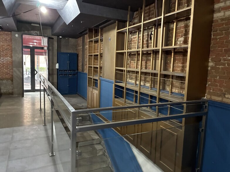 Commerce de détail dans Madrid, Madrid à louer - Photo du bâtiment - Image 2 de 7