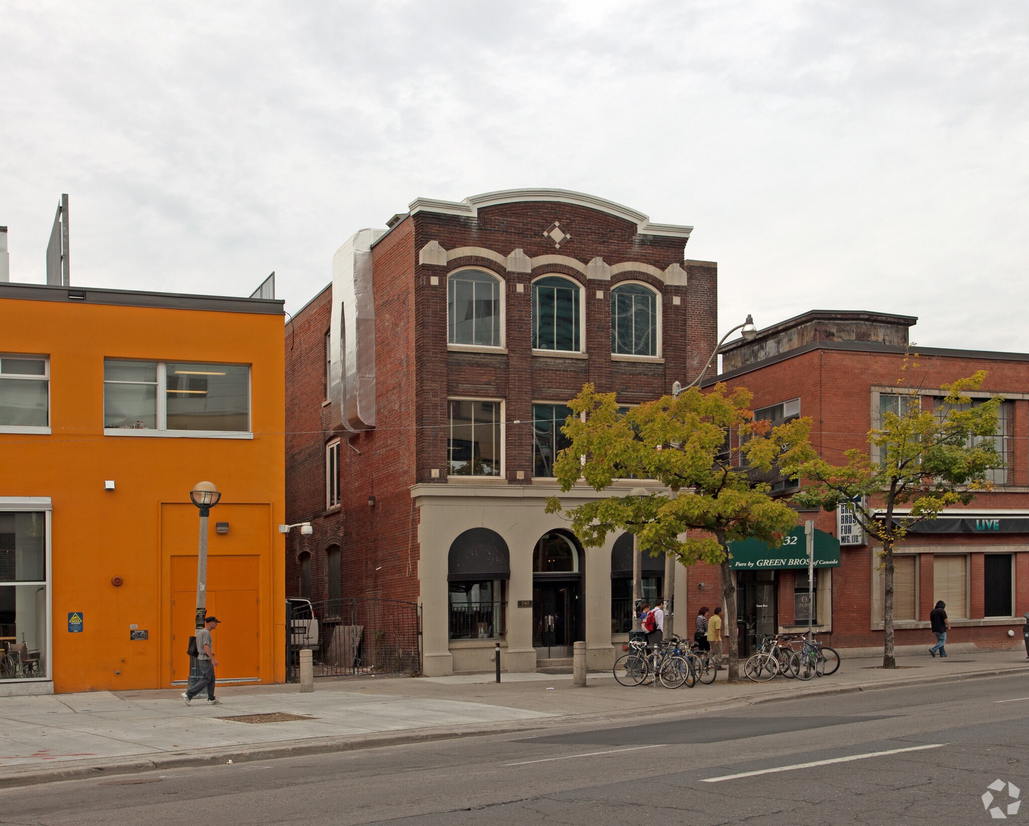 340 Richmond St W, Toronto, ON à vendre Photo du bâtiment- Image 1 de 3