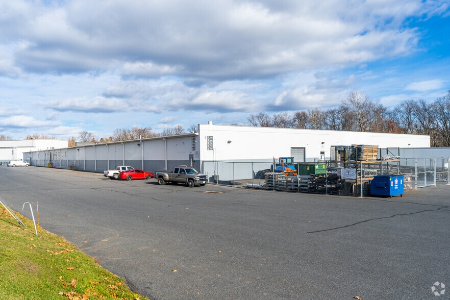 1139 Lehigh Ave, Whitehall, PA for lease - Building Photo - Image 2 of 8