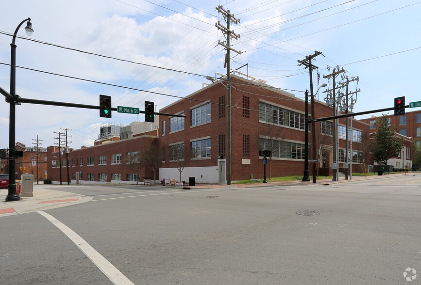 710 W Main St, Durham, NC à louer - Photo du bâtiment - Image 2 de 5