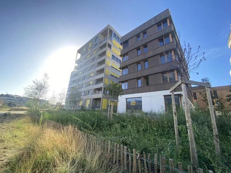 Commerce de détail dans Nantes à louer - Photo du bâtiment - Image 2 de 5