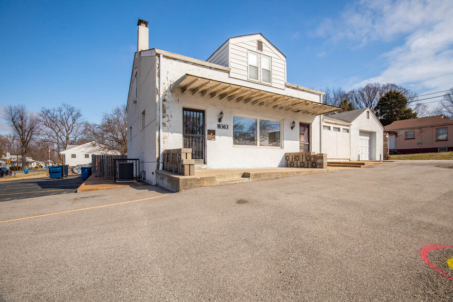 8363 Airport Rd, Berkeley, MO for sale - Building Photo - Image 1 of 1