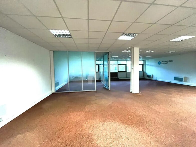 Office in Lisses for lease - Interior Photo - Image 3 of 12