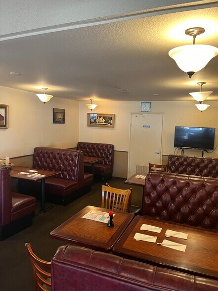 41025 Big Bear Blvd, Big Bear Lake, CA à vendre - Photo intérieure - Image 3 de 8