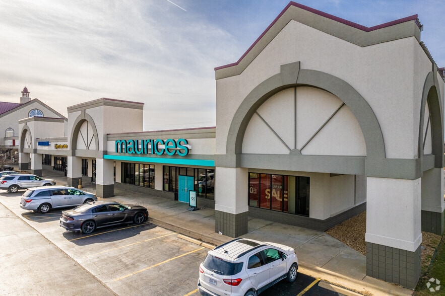 800 E Aldrich Rd, Bolivar, MO for lease - Building Photo - Image 2 of 20