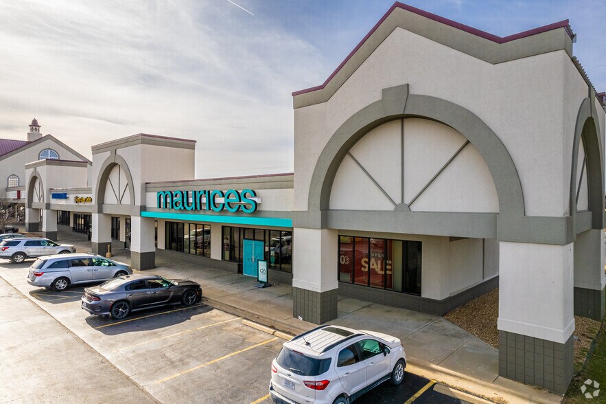 800 E Aldrich Rd, Bolivar, MO à louer - Photo du bâtiment - Image 2 de 20