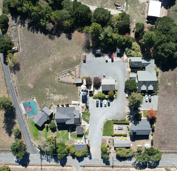 365 Kuck Ln, Petaluma, CA à vendre - Photo du bâtiment - Image 2 de 29