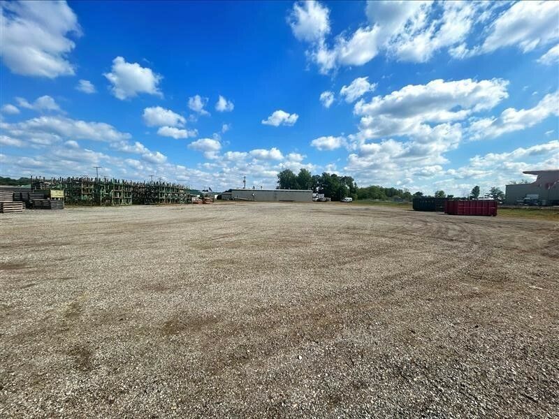 881 Lakota Ln, Bristol, IN for lease Primary Photo- Image 1 of 2