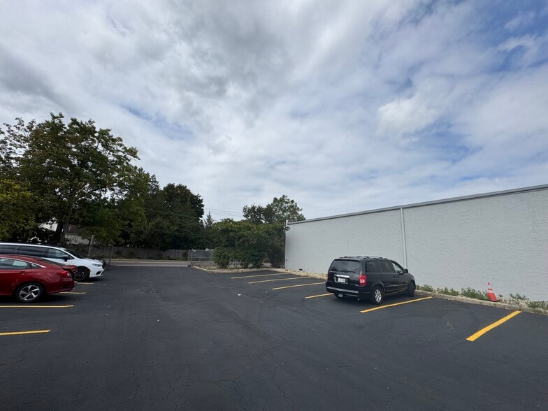 130-138 Railroad St, Huntington Station, NY for sale - Building Photo - Image 3 of 11