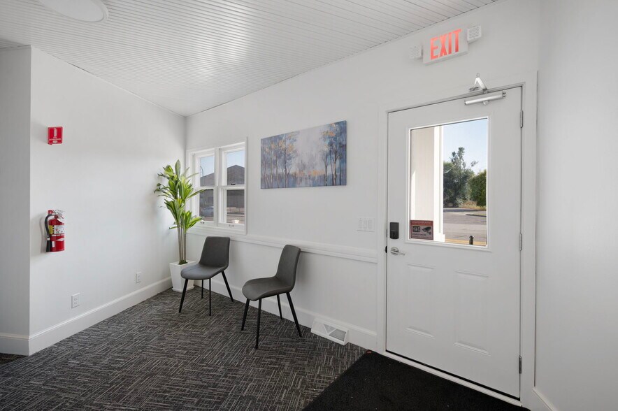 4740 N 42nd Ave, Golden Valley, MN à louer - Photo du bâtiment - Image 2 de 38