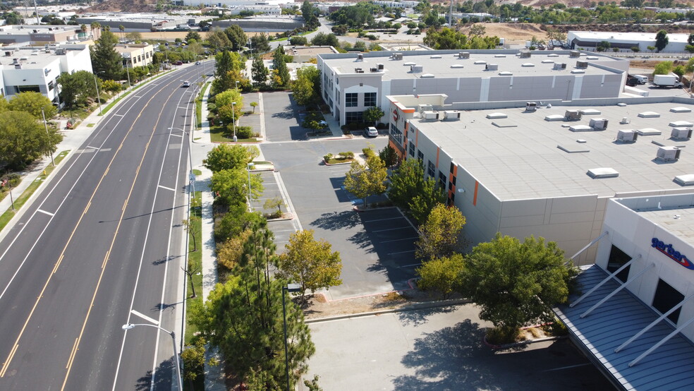 21130 Centre Pointe Pky, Santa Clarita, CA à louer - Photo du bâtiment - Image 3 de 31