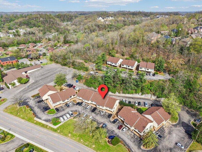 165 Belle Forest Cir, Nashville, TN à vendre - Photo du bâtiment - Image 2 de 6