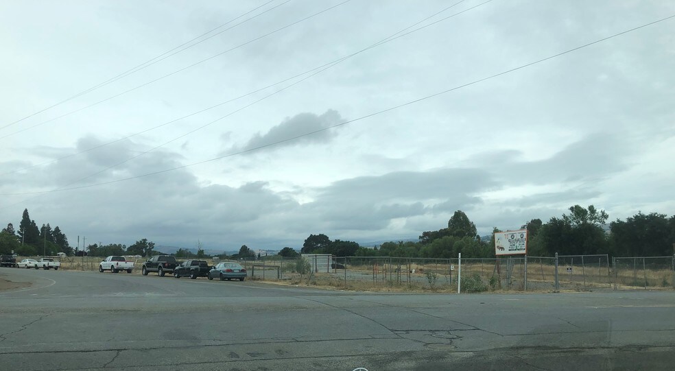 905 E San Martin Ave, San Martin, CA à vendre - Photo du bâtiment - Image 3 de 9