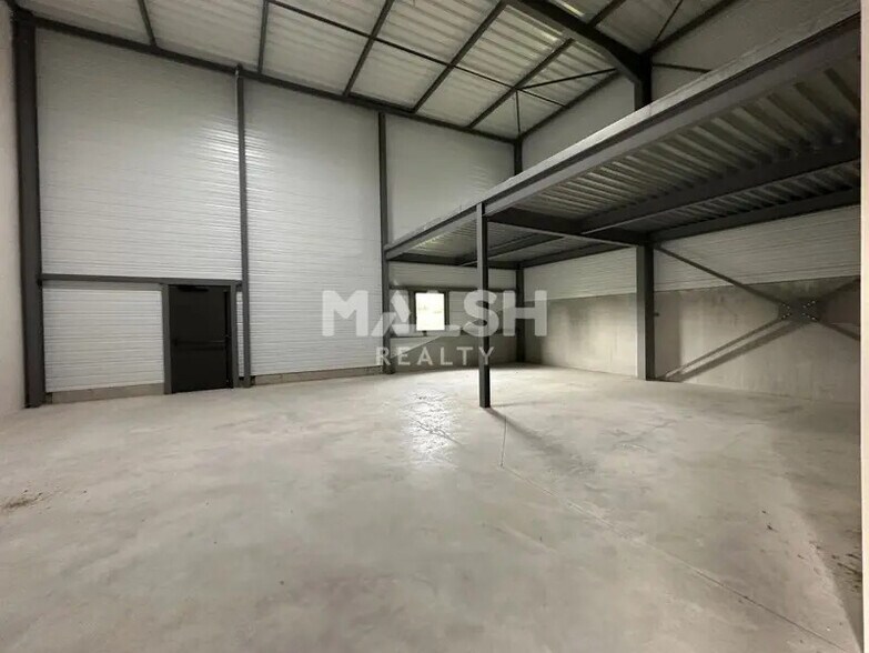 Local d'activités dans Saint-Étienne-la-Varenne à vendre - Photo du bâtiment - Image 2 de 18