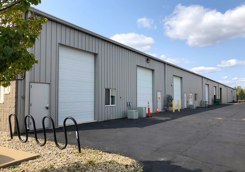 1-25 Marsh Ct, Madison, WI for lease - Building Photo - Image 2 of 9