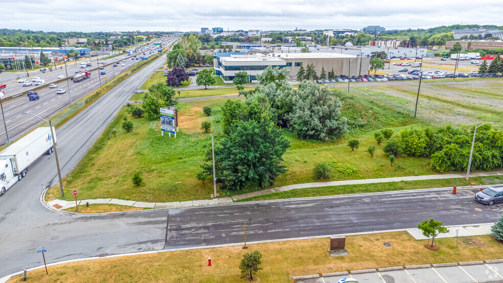 2251 N Sheridan Way, Mississauga, ON for lease - Primary Photo - Image 1 of 5