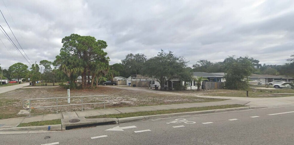 7983 46th Ave N, Saint Petersburg, FL for lease - Building Photo - Image 1 of 2