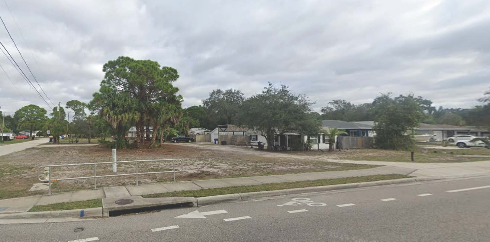 7983 46th Ave N, Saint Petersburg, FL for lease Building Photo- Image 1 of 3