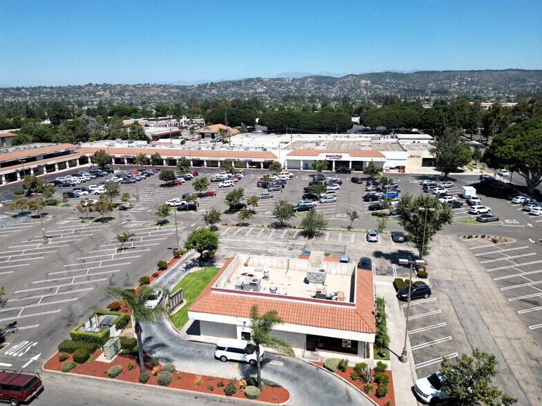 261-393 Arneill Rd, Camarillo, CA à louer - Photo du bâtiment - Image 3 de 19