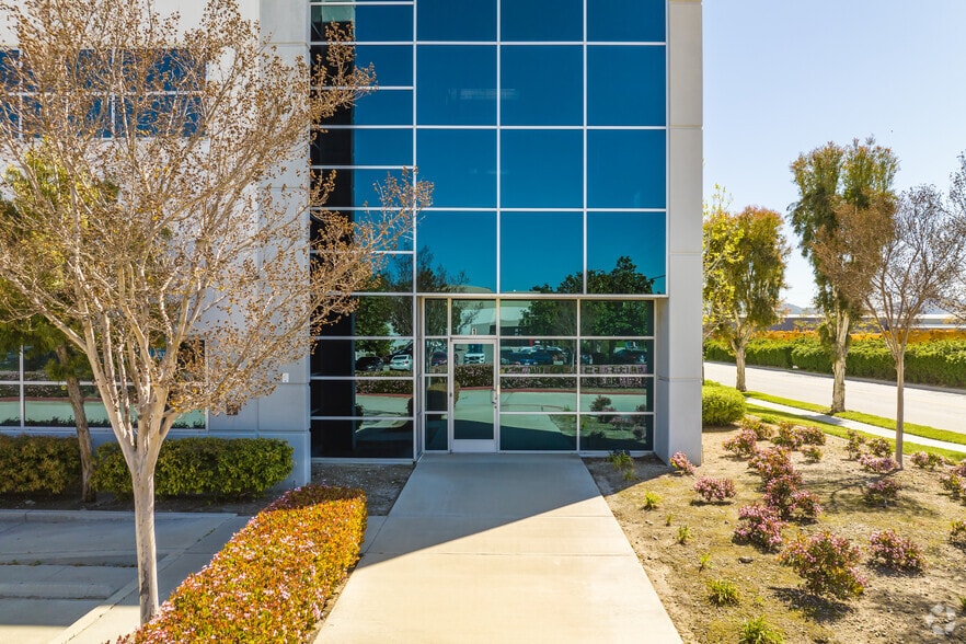 13112 Santa Ana Ave, Fontana, CA for lease - Building Photo - Image 3 of 6