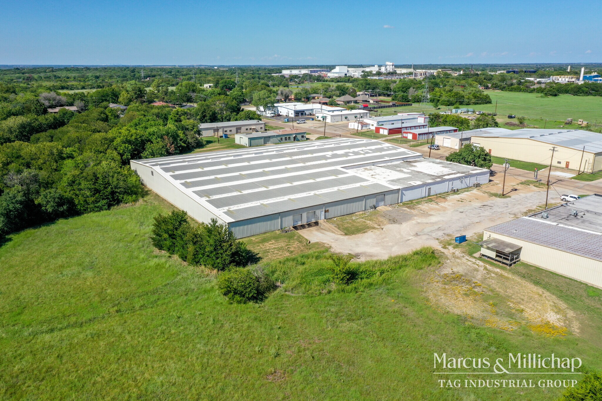 2407 N Preston St, Ennis, TX for lease Building Photo- Image 1 of 9
