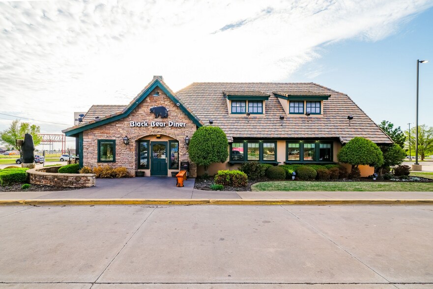 3015 W Memorial Ave, Oklahoma City, OK à vendre - Photo du bâtiment - Image 3 de 7