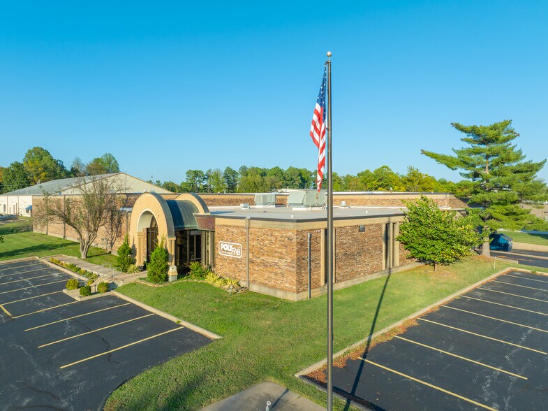 820 N Cedarbrook Ave, Springfield, MO à vendre - Photo du bâtiment - Image 2 de 55