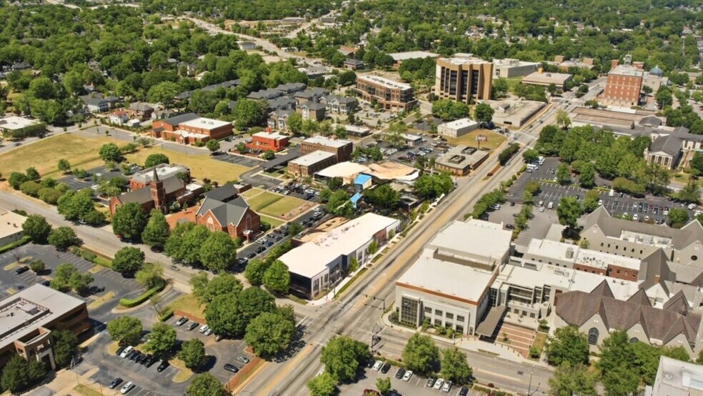 Academy Street Properties portefeuille de 2 propriétés à vendre sur LoopNet.ca - Vidéo sur l’inscription commerciale - Image 2 de 24
