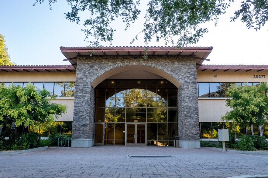 30077 Agoura Ct, Agoura Hills, CA for lease - Primary Photo - Image 1 of 13