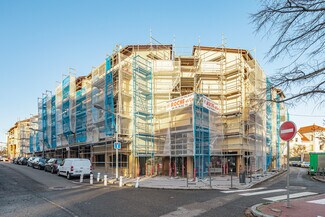 Plus de détails pour Multi-résidentiel à vendre