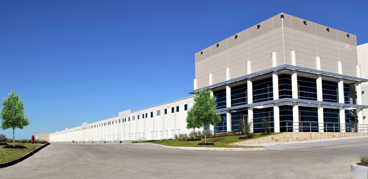 S Airfield Dr, Dallas, TX for lease Building Photo- Image 1 of 2