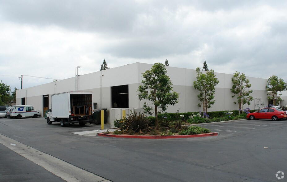1414-1420 N Batavia St, Orange, CA à louer - Photo du bâtiment - Image 2 de 6