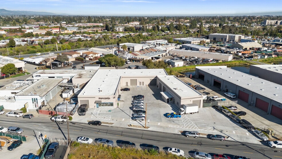 299 E McGlincy Ln, Campbell, CA for lease - Building Photo - Image 2 of 8