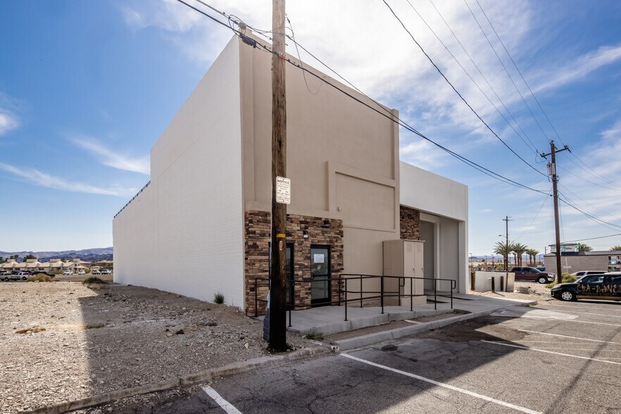 1515 Marlboro Dr, Lake Havasu City, AZ à vendre - Photo du bâtiment - Image 3 de 39