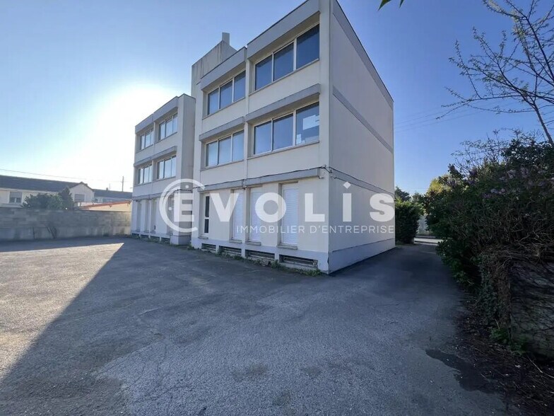 Office in Le Raincy for lease - Building Photo - Image 1 of 11