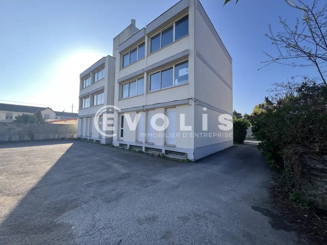 Office in Le Raincy for lease Building Photo- Image 1 of 12