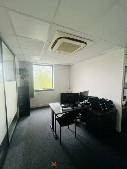 Office in Saint-Germain-en-Laye for lease - Interior Photo - Image 3 of 5
