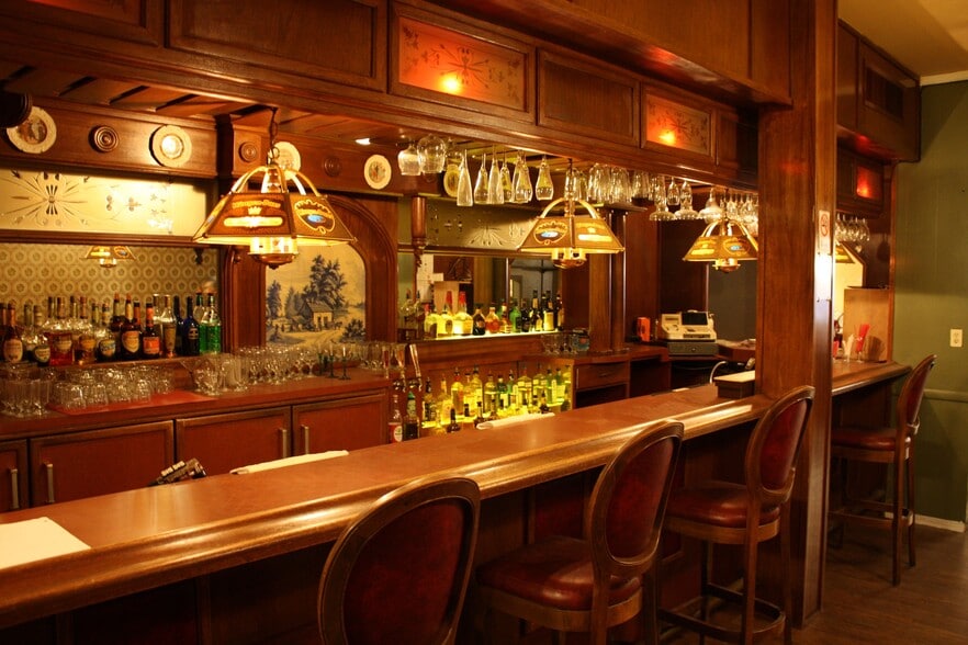 3008 McHenry Ave, Modesto, CA for sale - Interior Photo - Image 3 of 6